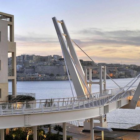 Deluxe Apartment Steps To St George'S Bay سانت جوليان المظهر الخارجي الصورة