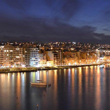Deluxe Apartment Steps To St George'S Bay سانت جوليان المظهر الخارجي الصورة
