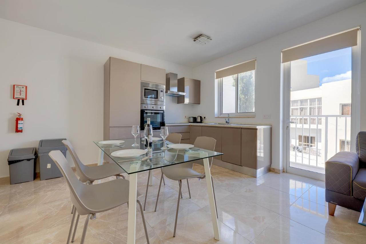 Deluxe Apartment Steps To St George'S Bay سانت جوليان المظهر الخارجي الصورة