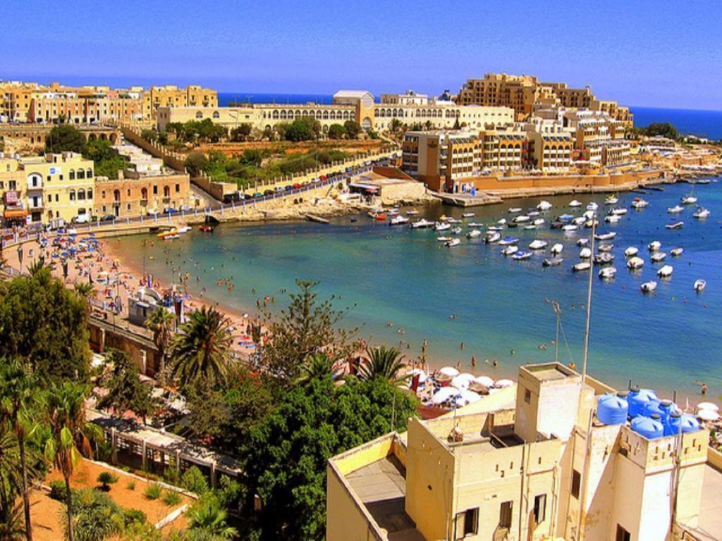 Deluxe Apartment Steps To St George'S Bay سانت جوليان المظهر الخارجي الصورة
