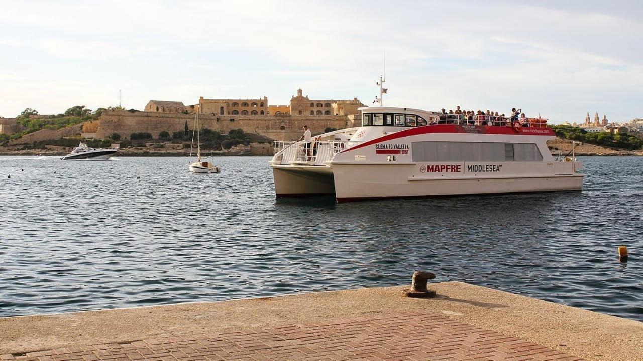 Deluxe Apartment Steps To St George'S Bay سانت جوليان المظهر الخارجي الصورة