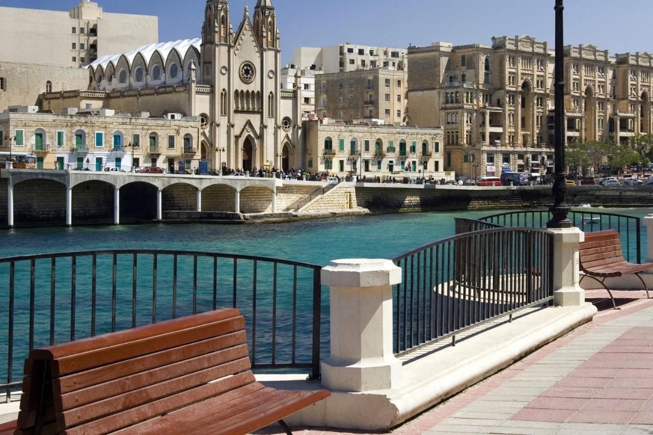 Deluxe Apartment Steps To St George'S Bay سانت جوليان المظهر الخارجي الصورة