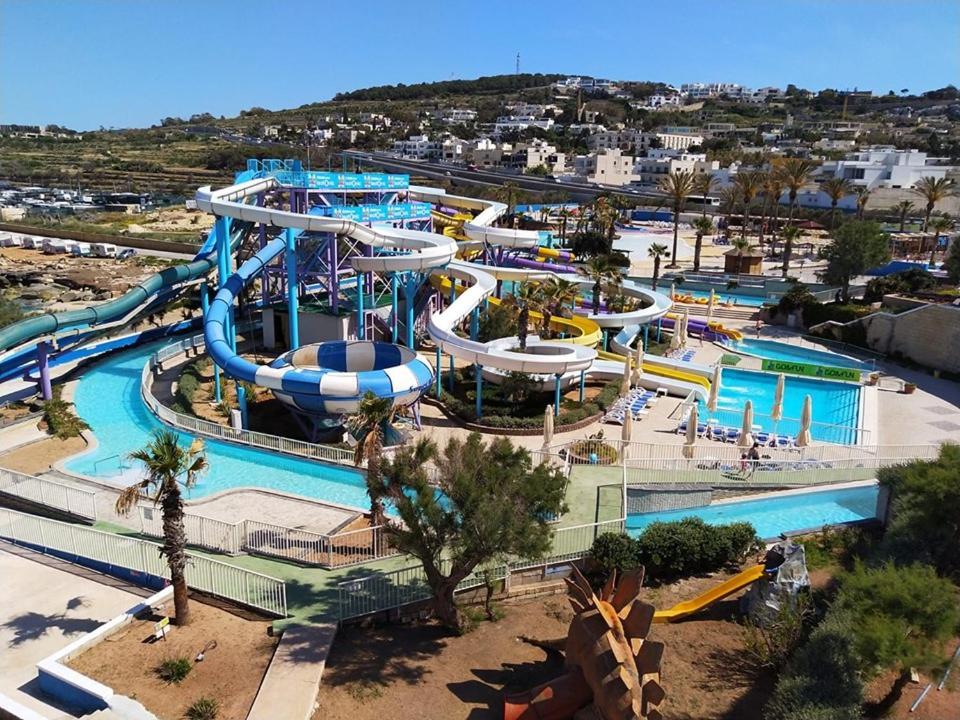 Deluxe Apartment Steps To St George'S Bay سانت جوليان المظهر الخارجي الصورة