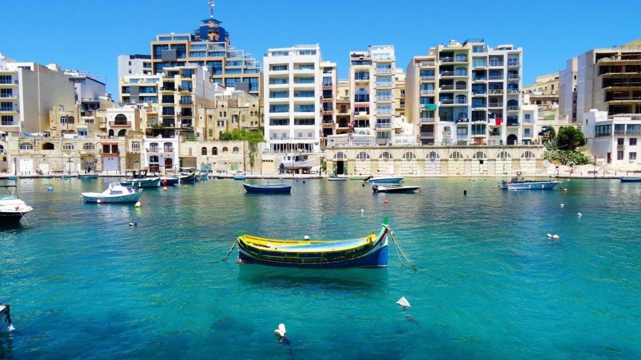 Deluxe Apartment Steps To St George'S Bay سانت جوليان المظهر الخارجي الصورة